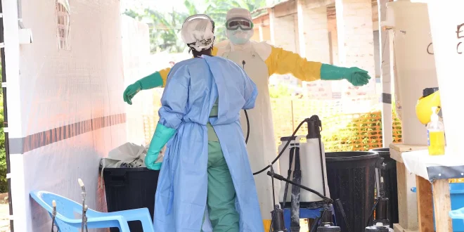 EE.UU. Aisla a Cooperantes en Centro Antiébola Tras Misión en Congo EE.UU. Aisla a Cooperantes en Centro Antiébola Tras Misión en Congo