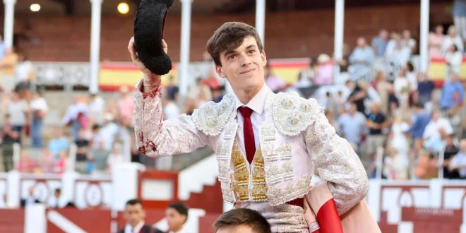 Gran cierre de Feria de Begoña: Sergio Rollón triunfa en la Puerta Grande Gran cierre de Feria de Begoña: Sergio Rollón triunfa en la Puerta Grande